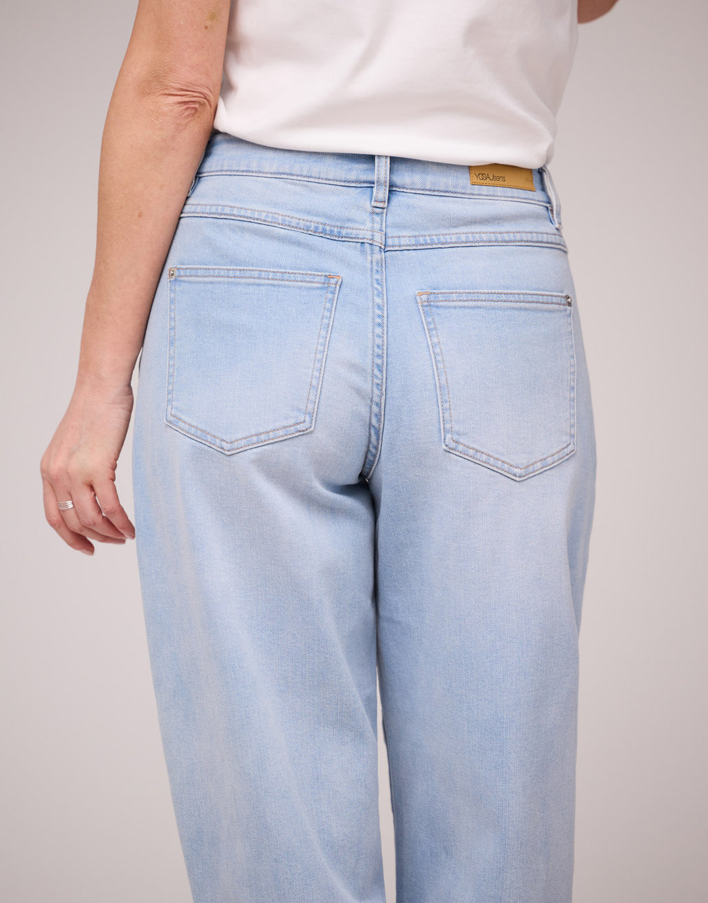 Malia Balloon Jeans 2578 Yoga Jeans