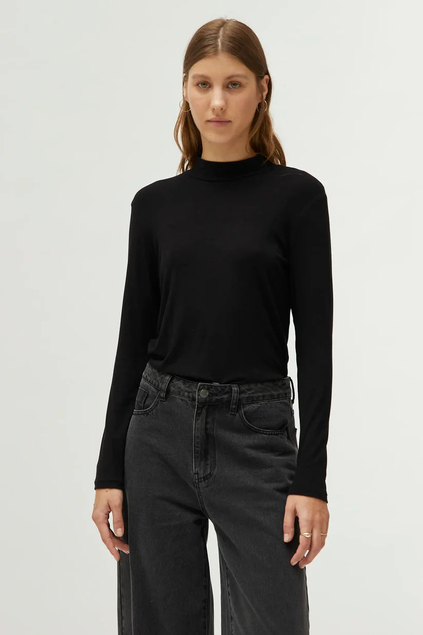 Compania Fantastica Black Mock Neck Top