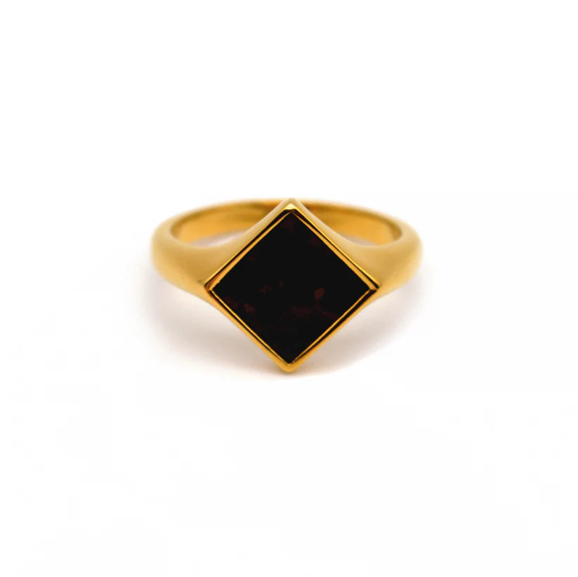 Héli Ring Out of the Ordinary Gold