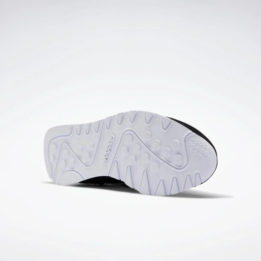 Women's Shoe CL Nylon Black/White Reebok