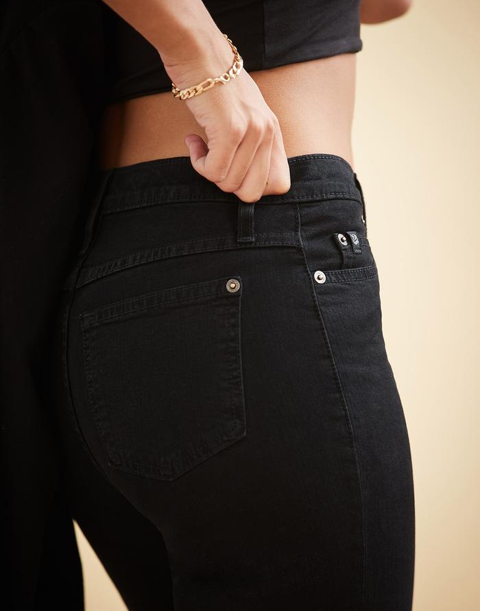 High-Rise, Straight & Narrow, SWP1130BK Yoga Jeans